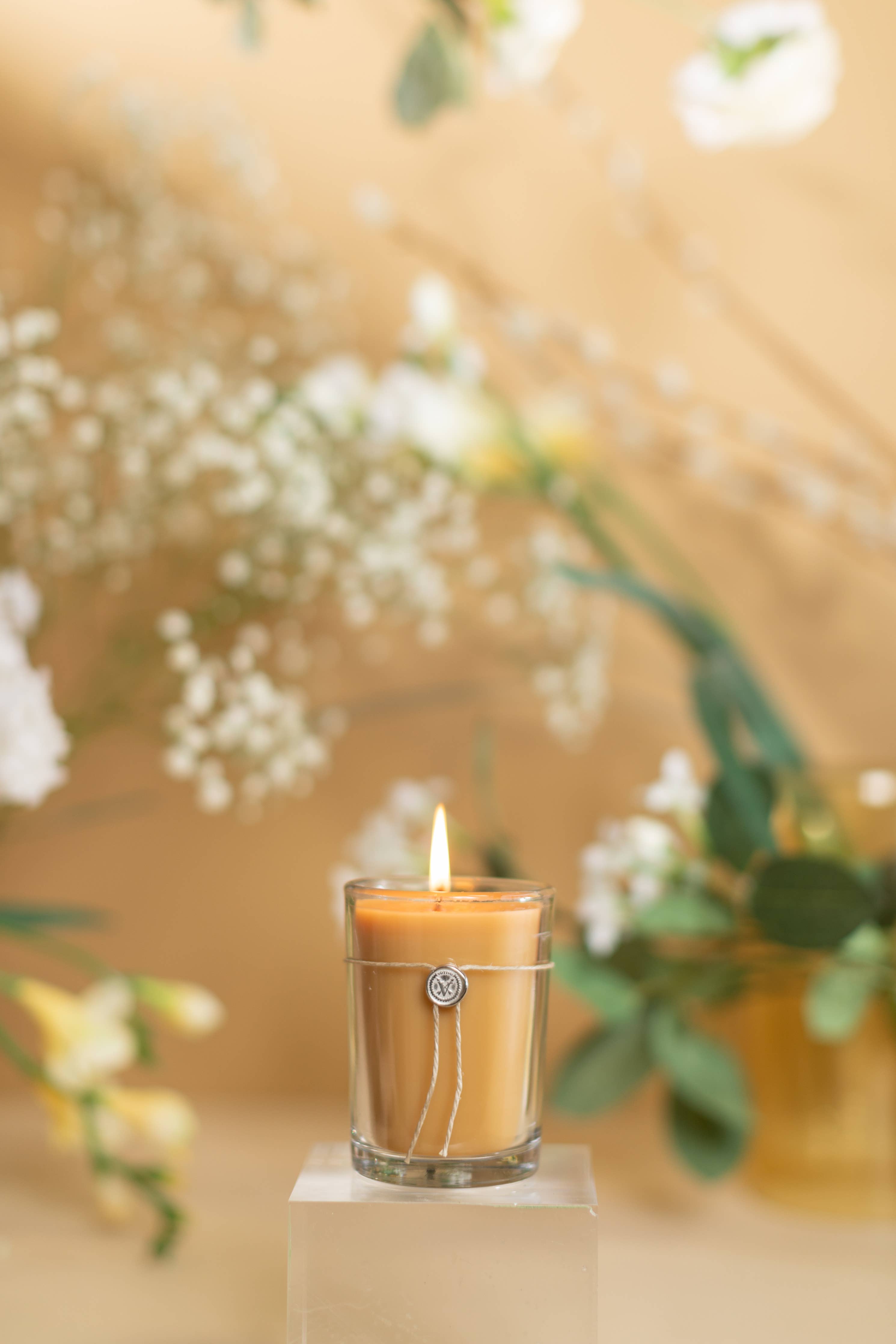 Votivo - Honeysuckle 6.8 oz Aromatic Candle