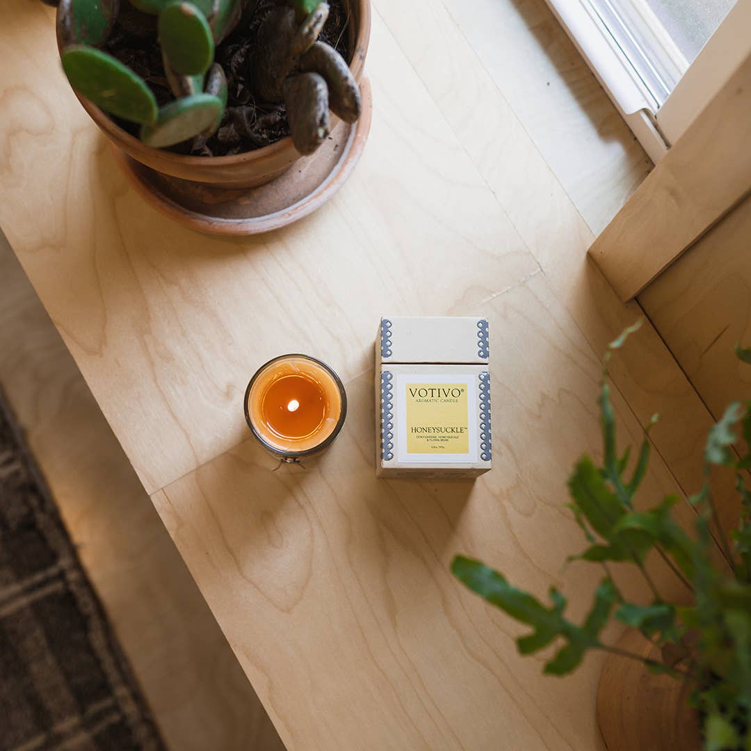 Votivo - Honeysuckle 6.8 oz Aromatic Candle