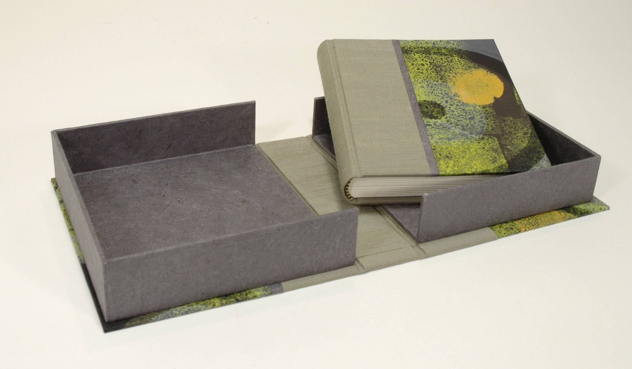Schiffer Publishing - Introduction to Bookbinding & Custom Cases
