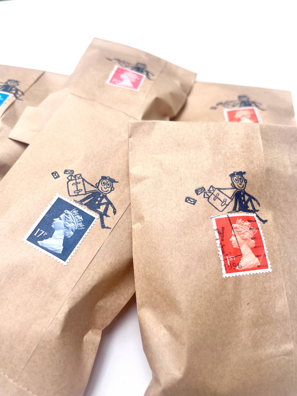 LA PAPER LOVER - Mr Zip Sitting Rubber stamp cute snail mail pen pal gift