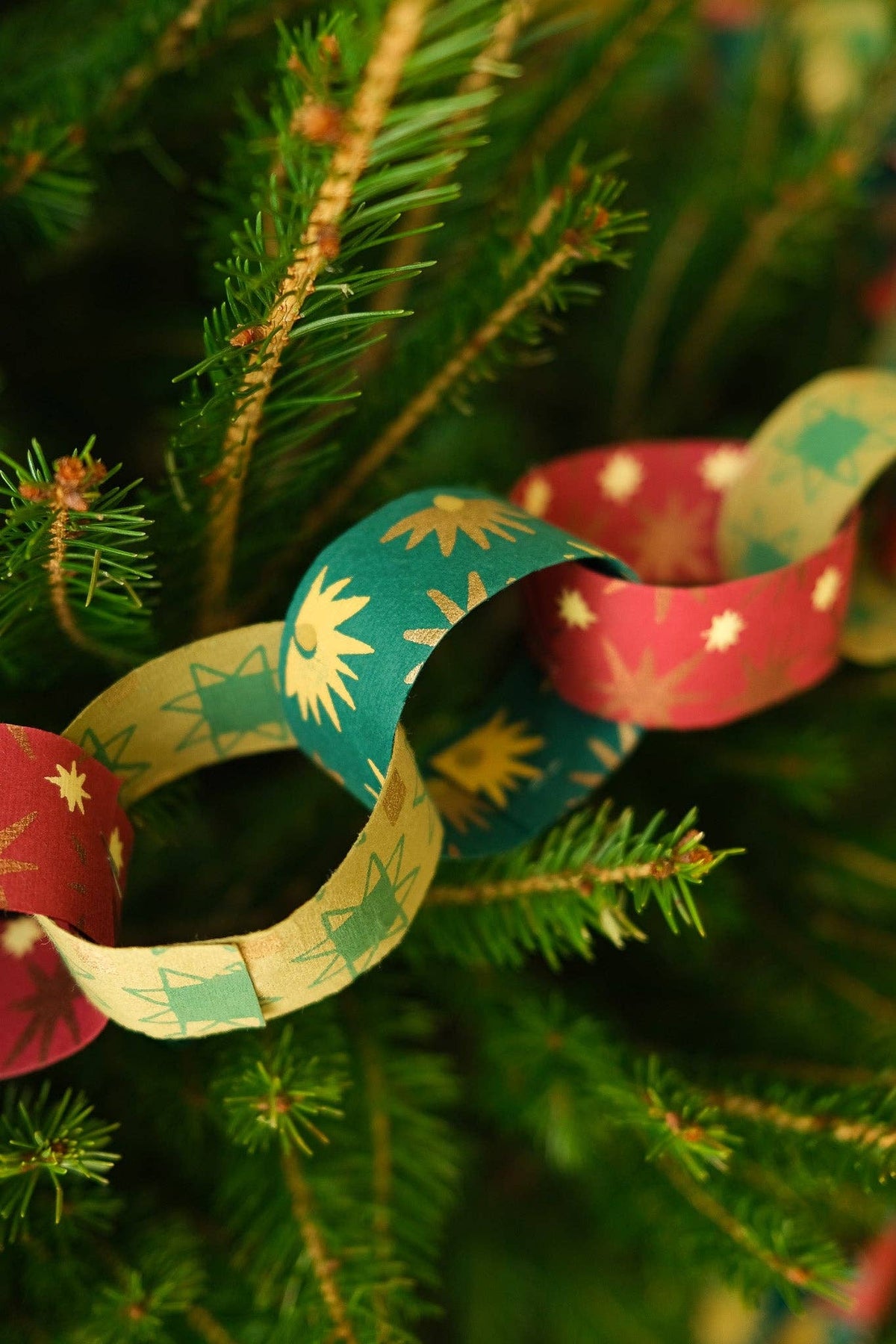 East End Press - FESTIVE PAPER CHAIN KIT