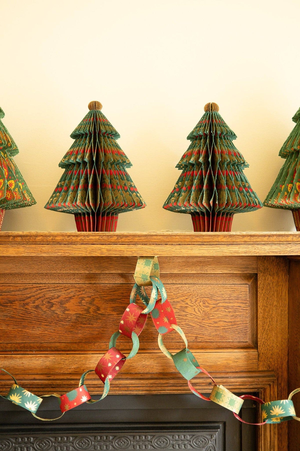 East End Press - FESTIVE PAPER CHAIN KIT