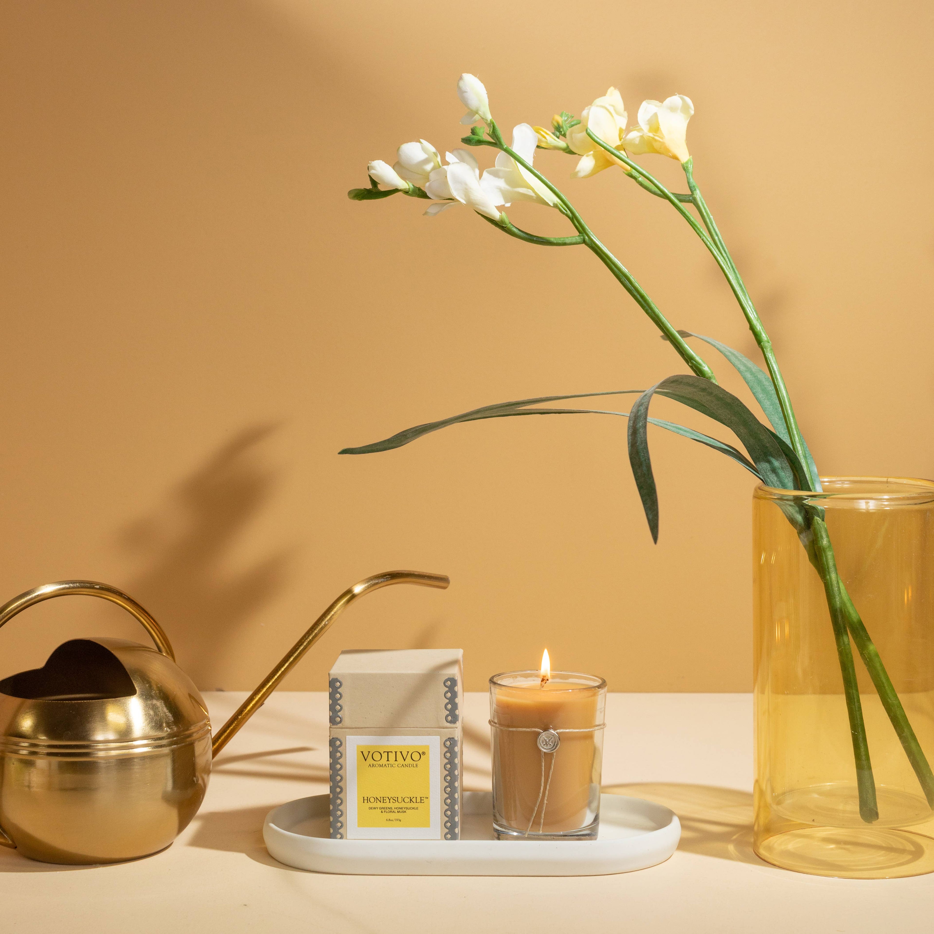 Votivo - Honeysuckle 6.8 oz Aromatic Candle