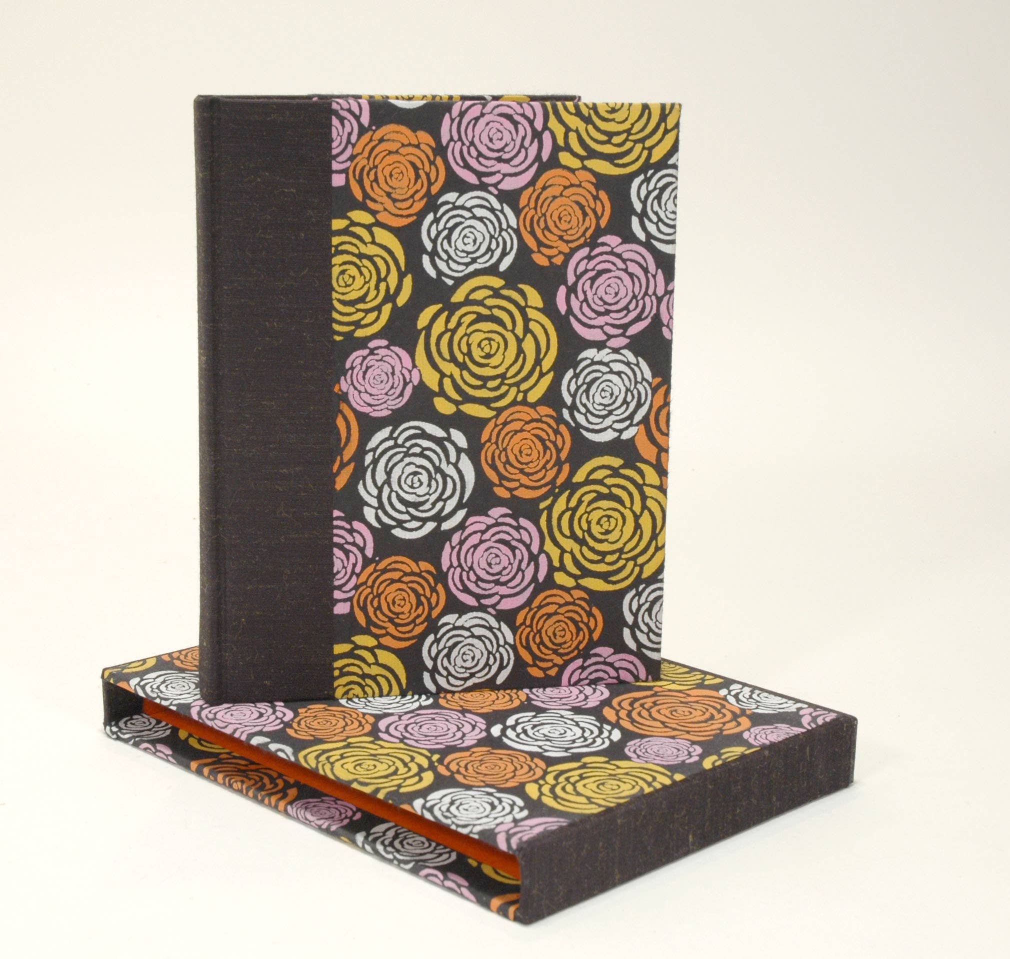 Schiffer Publishing - Introduction to Bookbinding & Custom Cases