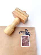 LA PAPER LOVER - Mr Zip Sitting Rubber stamp cute snail mail pen pal gift