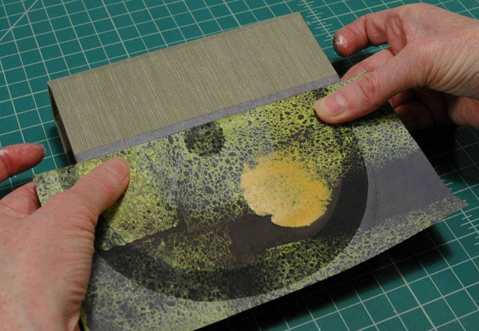 Schiffer Publishing - Introduction to Bookbinding & Custom Cases