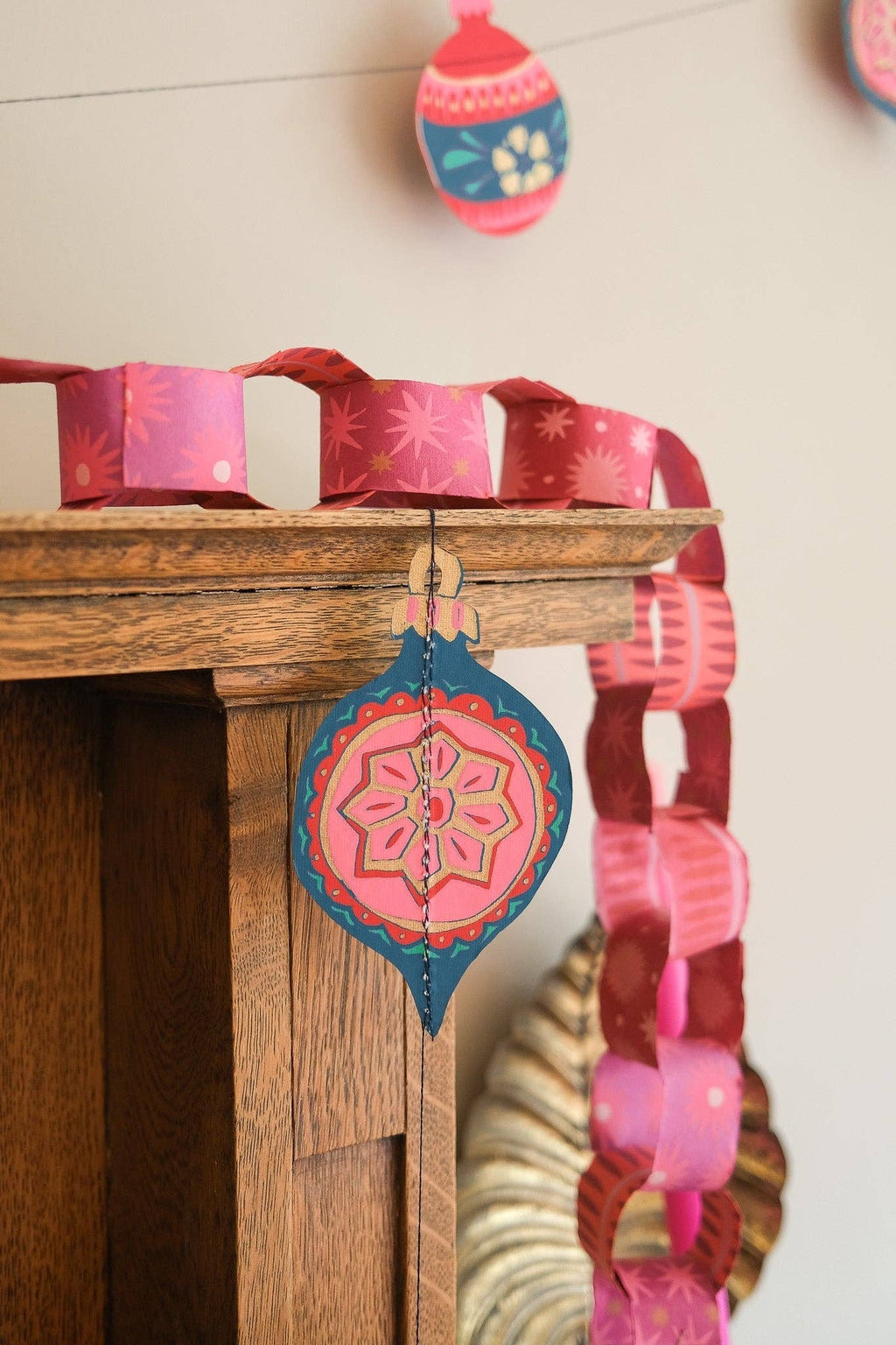 East End Press - PINK & RED PAPER CHAIN KIT